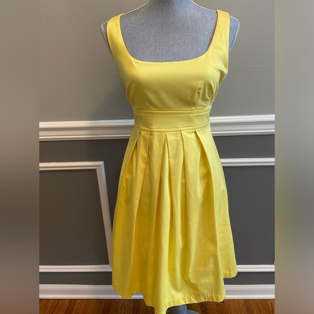 Vintage Yellow Sleeveless Dress Women’s Size 9 (medium)  Pleated Front Tie Back
